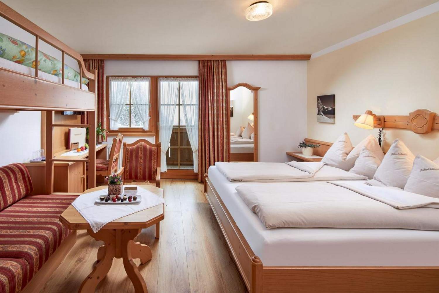 Habachklause Baby- und Kinderhotel Bauernhof Resort