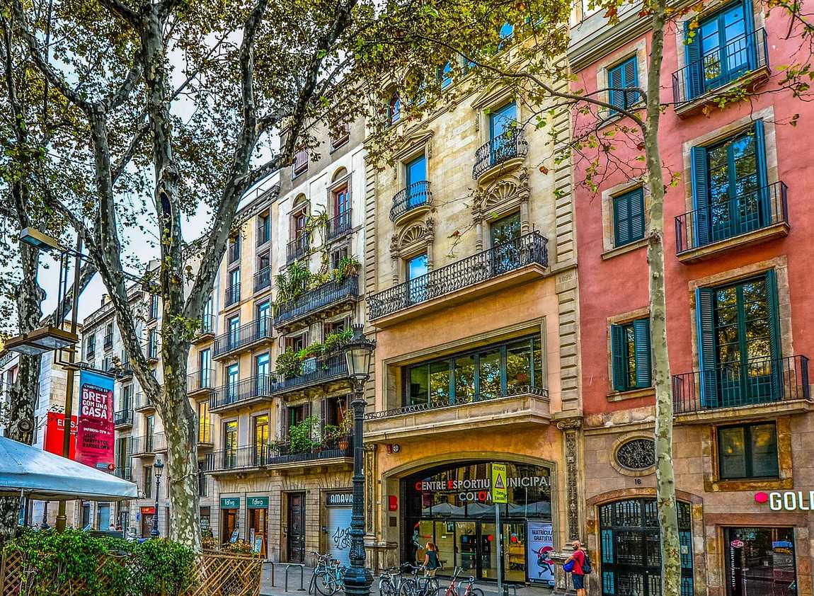 is barcelona worth a visit? exploring the pros and cons of this vibrant city photo 4