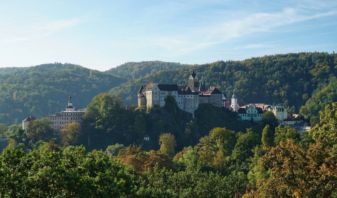 loket castle photo 1