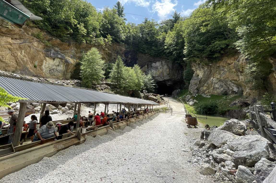 emerald village photo 6