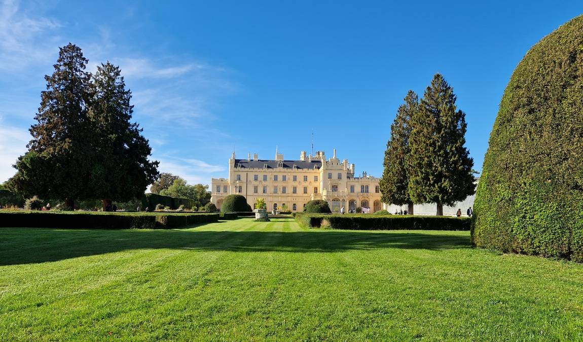 lednice castle photo 2