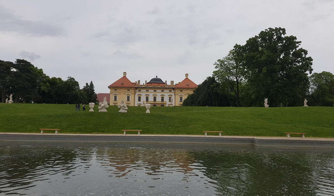 slavkov castle photo 2