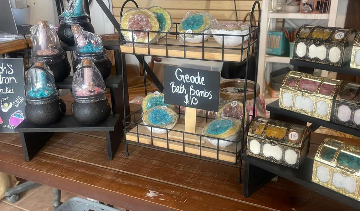 blue diamond gemstone panning photo 1