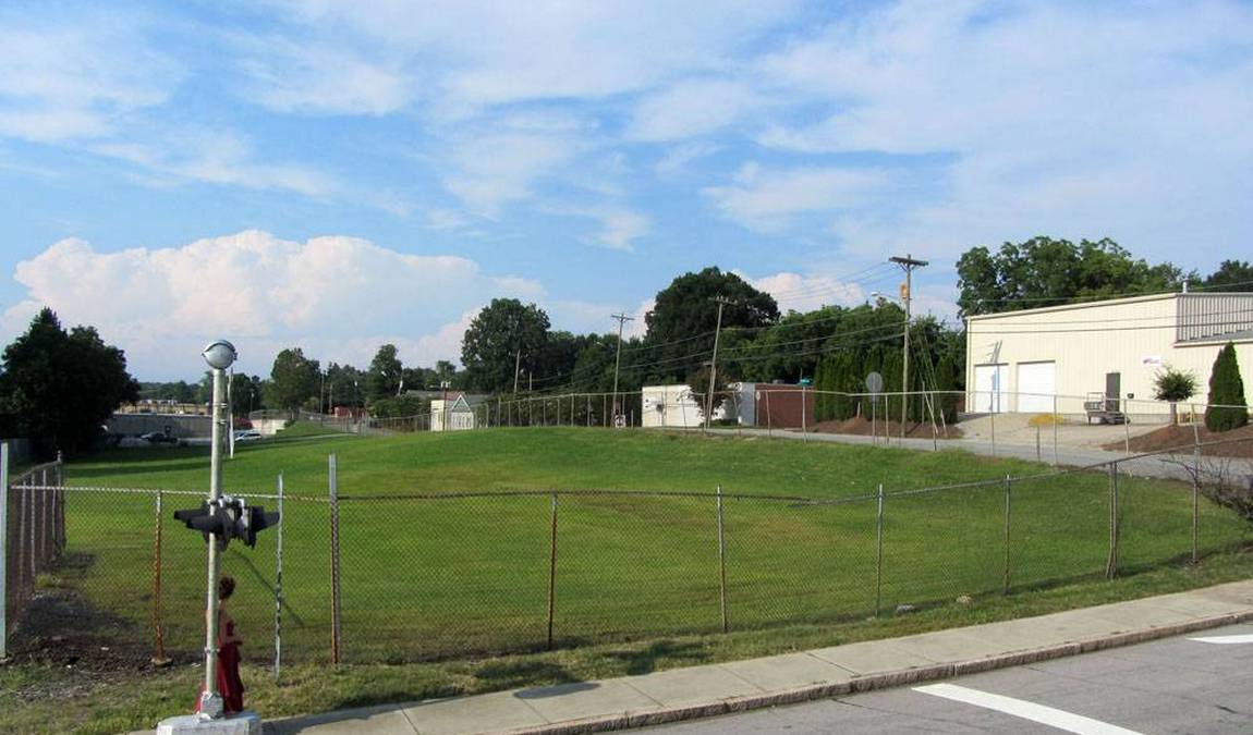 black diamond backyard photo 3