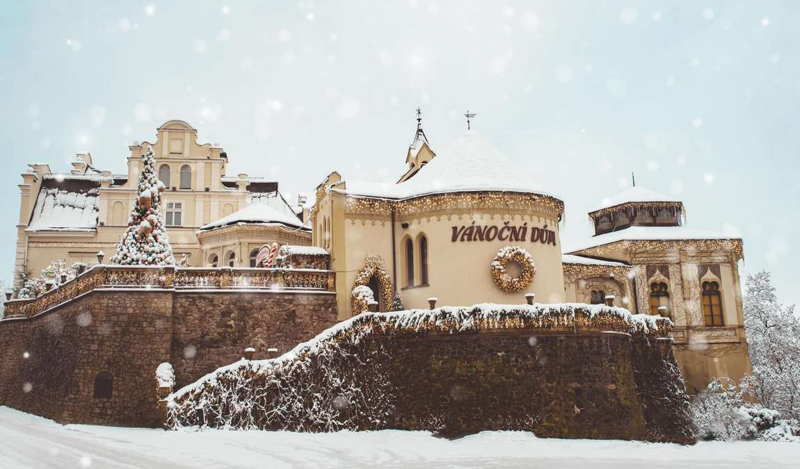 christmas house photo 1