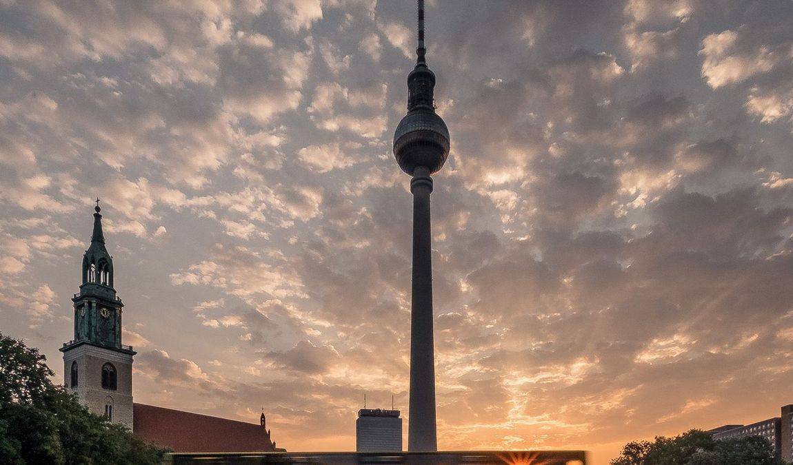berlin tv tower (berliner fernsehturm) photo 3
