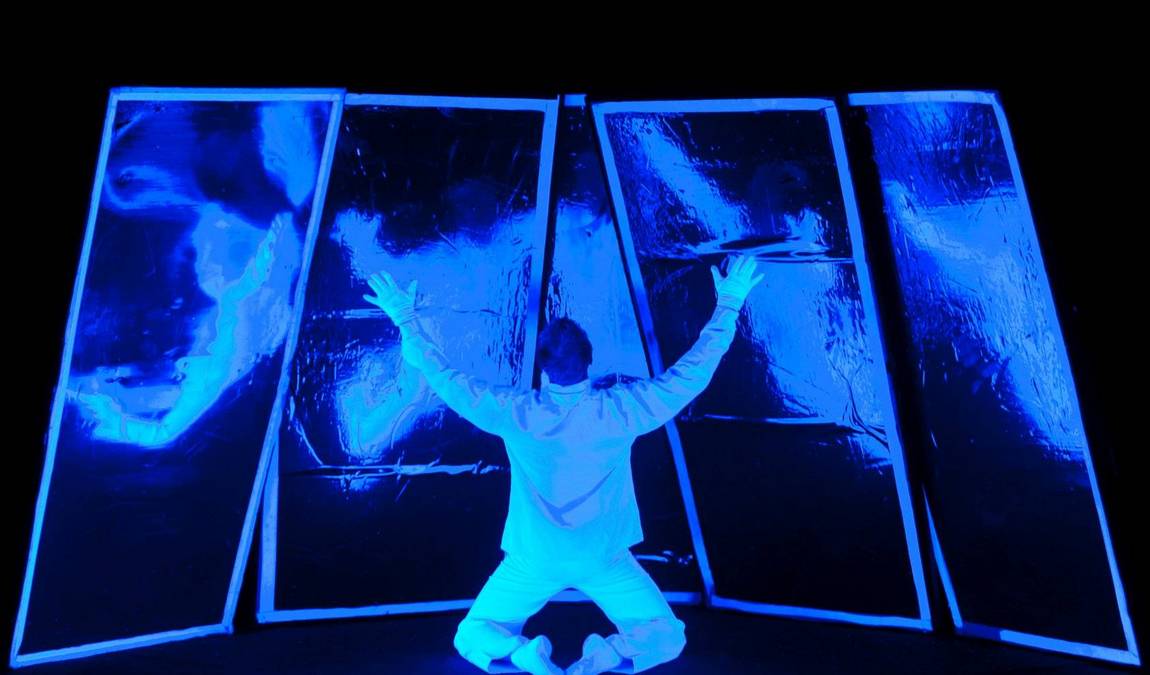 wow black light theater photo 4