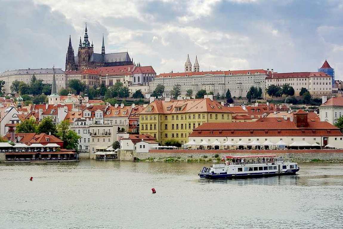 prague castle photo 1