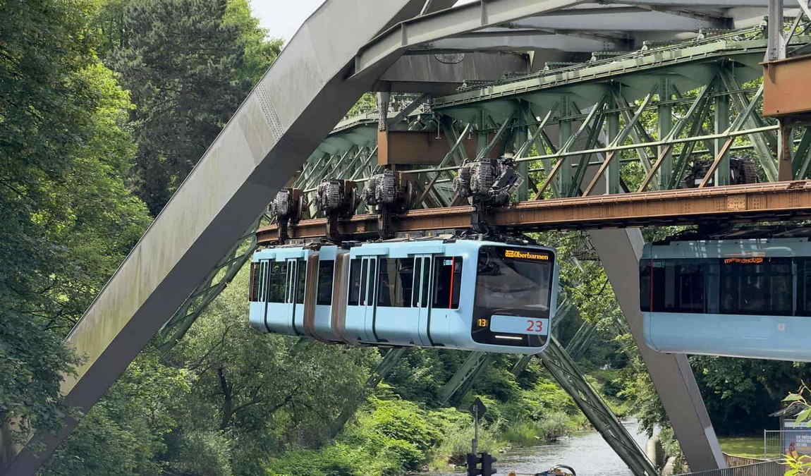 wuppertal suspension railway photo 3