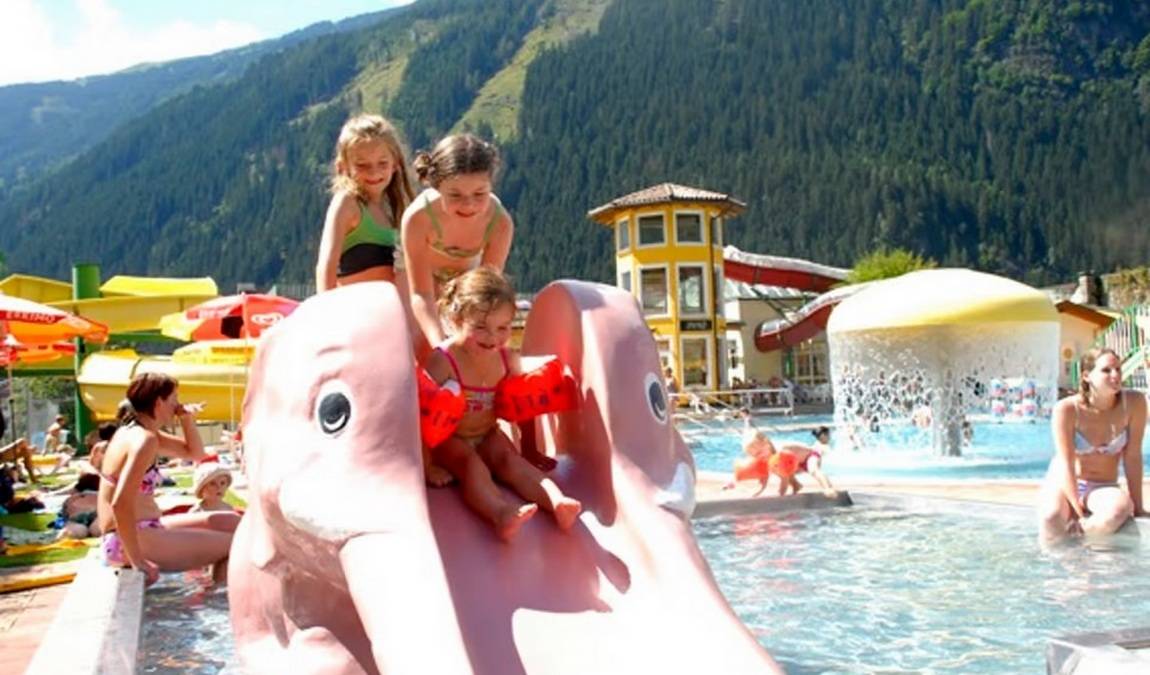 adventure indoorpool photo 2