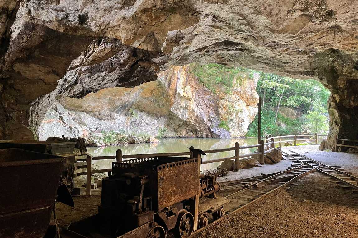 emerald village photo 8