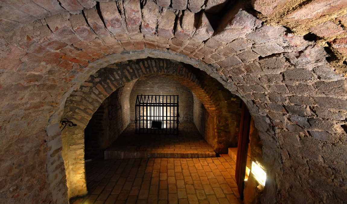 labyrinth under the vegetable market photo 2