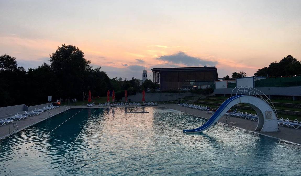 swimming pool kravi hora photo 1