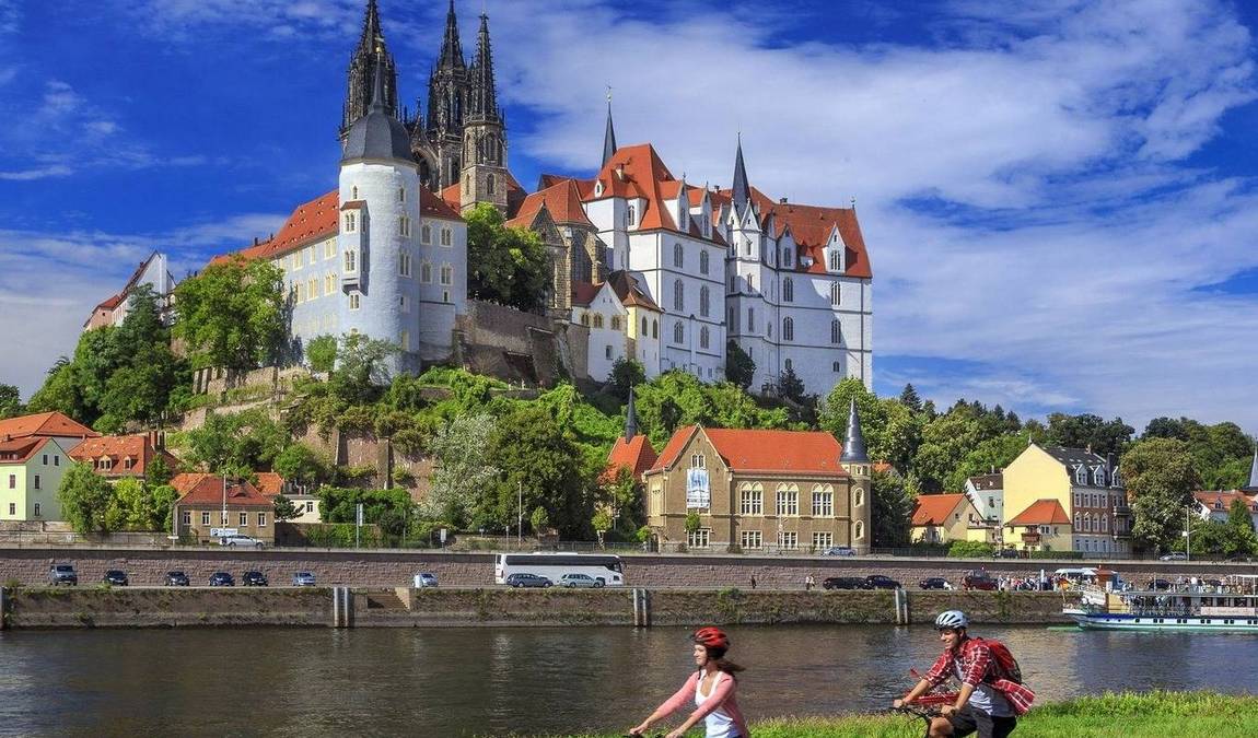 albrechtsburg castle photo 1