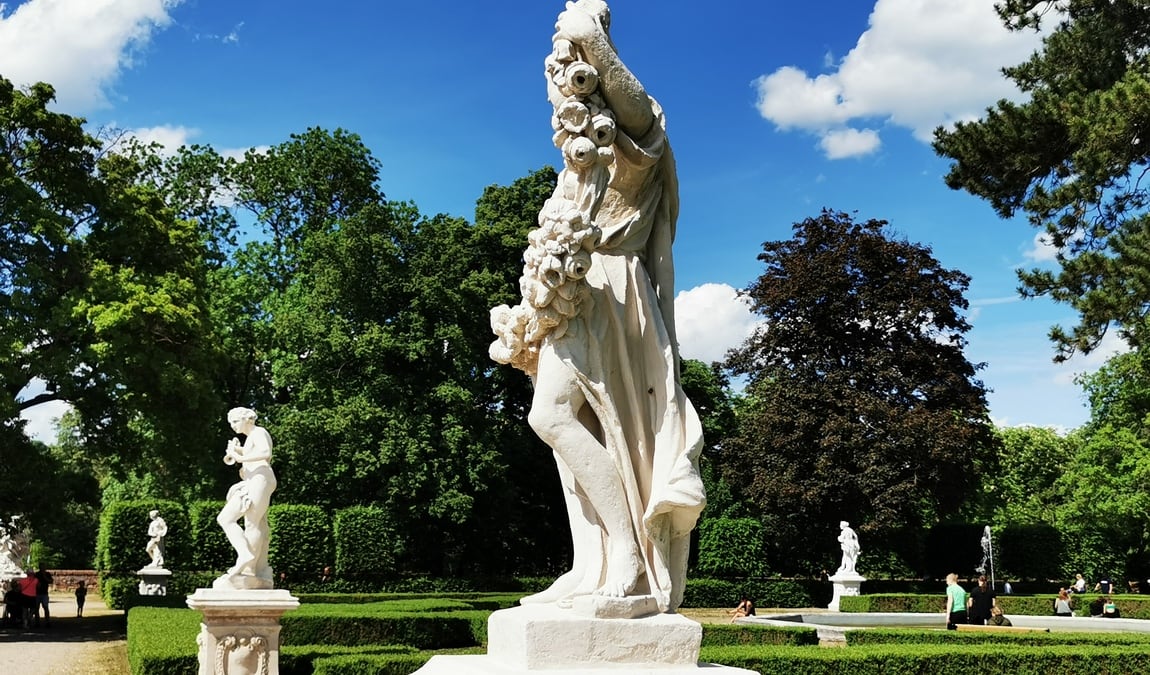 slavkov castle photo 3