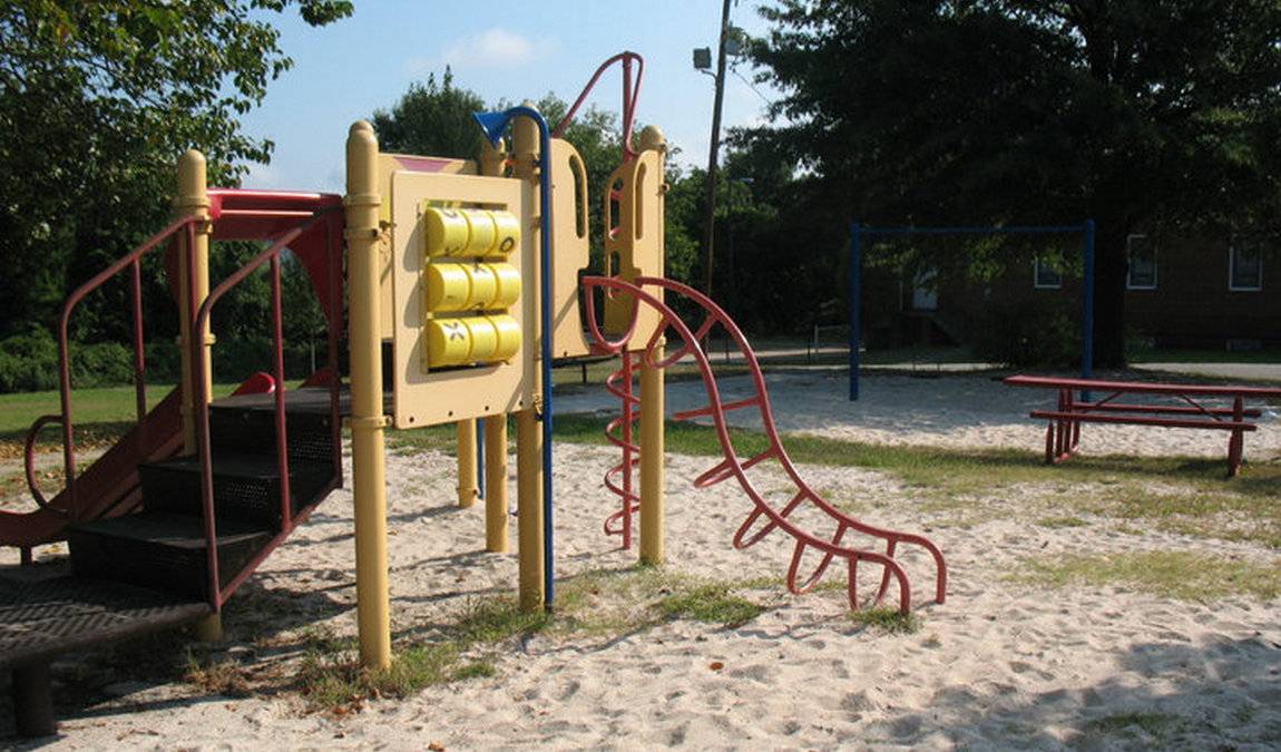 crest street park photo 2