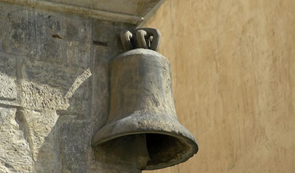 stone bell house photo 2