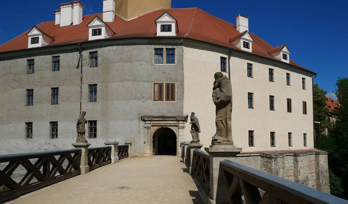 veveri castle photo 4