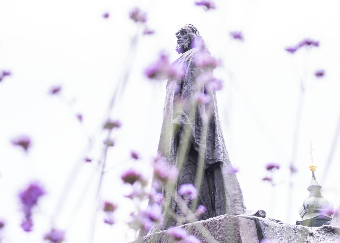 jan hus monument photo 7