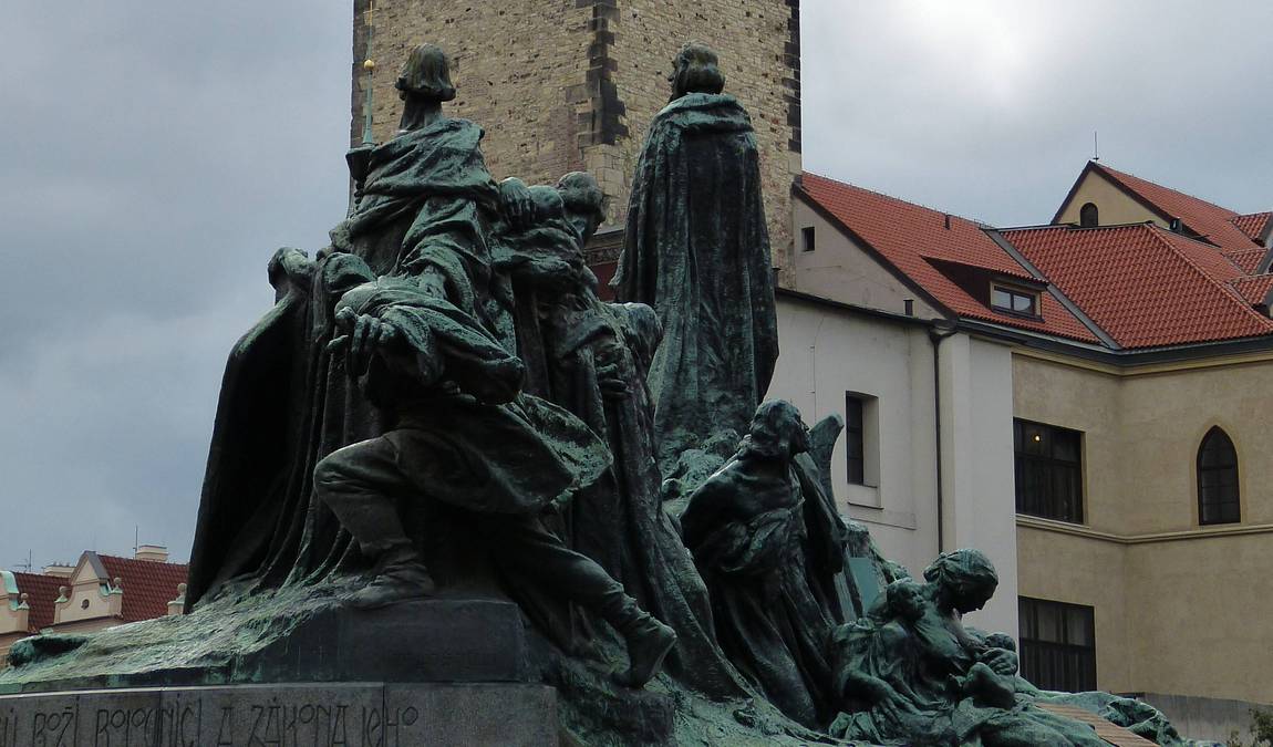 jan hus monument photo 2