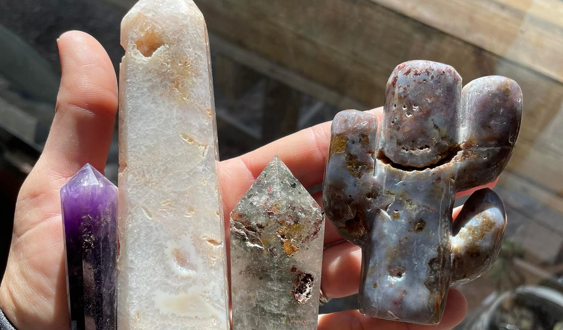 blue diamond gemstone panning photo 3