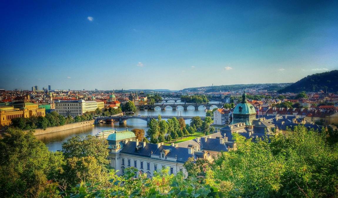 charles bridge photo 9
