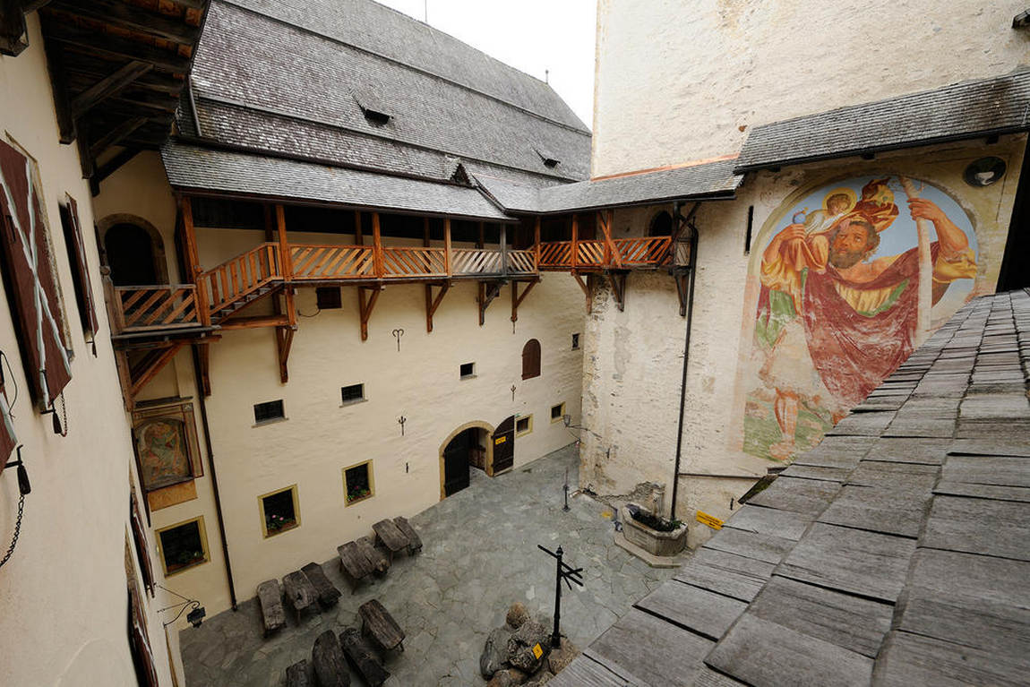 mauterndorf castle photo 2