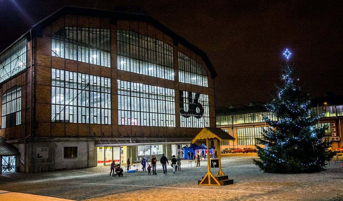 the small world of technology u6 photo 1