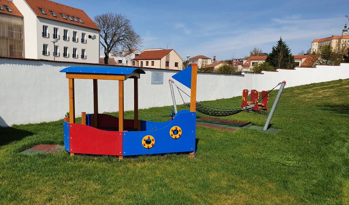 riviera swimming pool photo 3