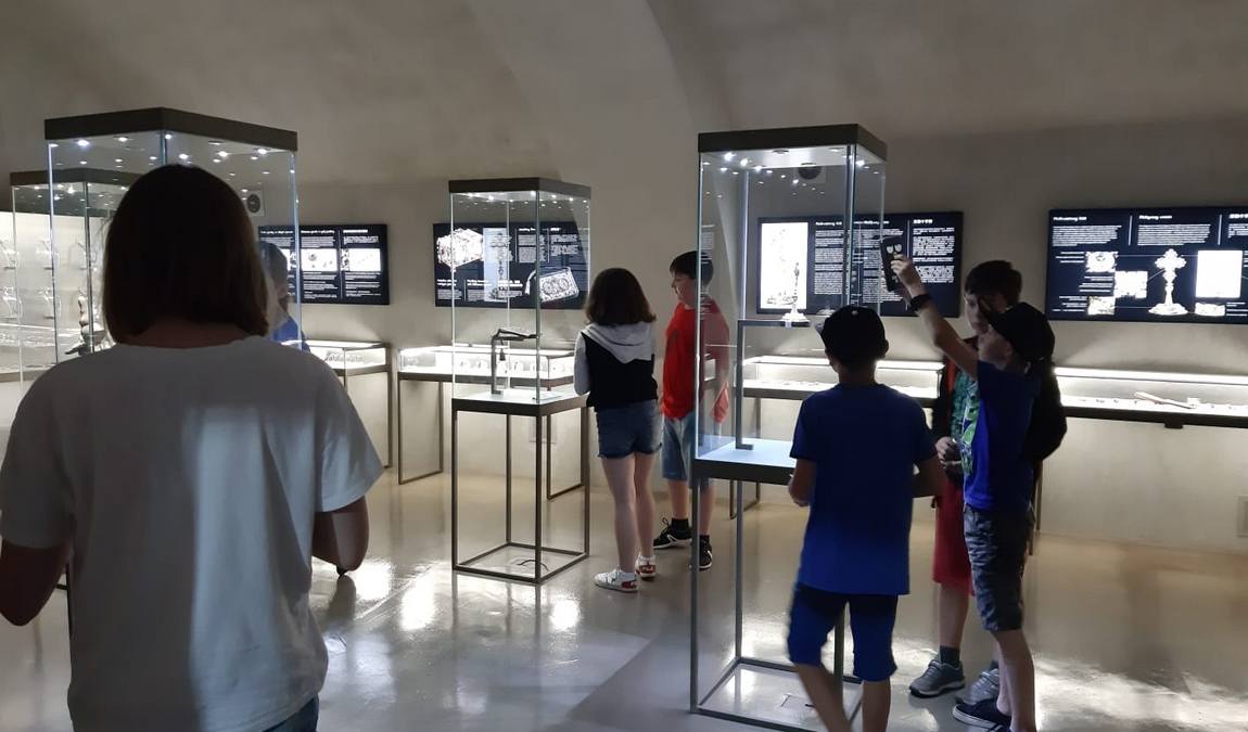 czech garnet museum photo 5