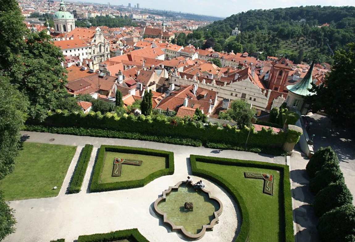 prague castle gardens photo 9