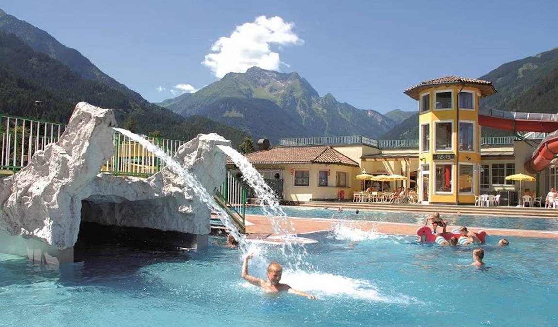 adventure indoorpool photo 3