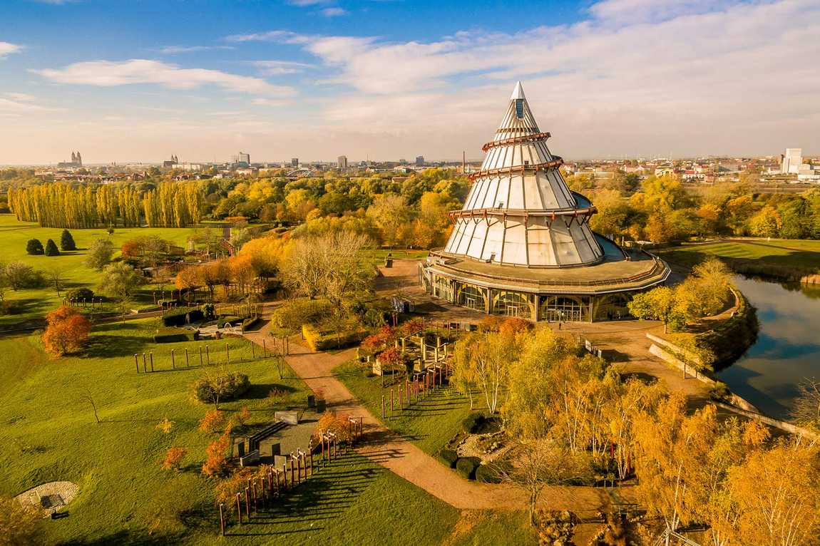 jahrtausendturm (millennium tower) photo 1