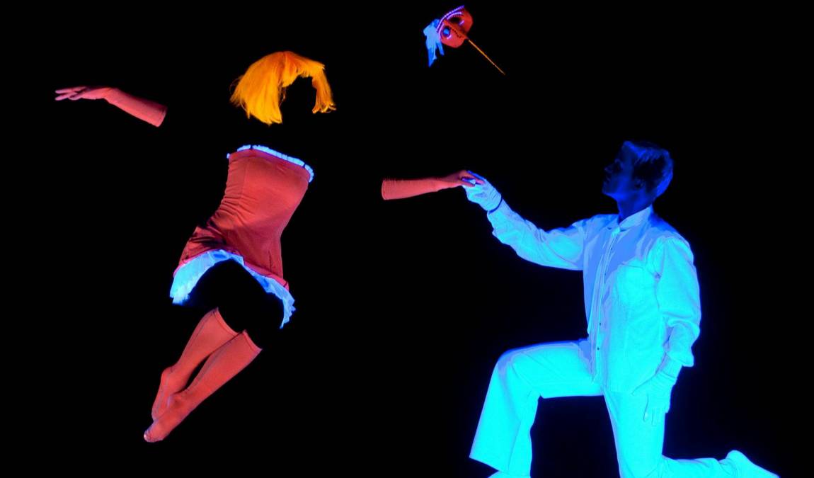 wow black light theater photo 3