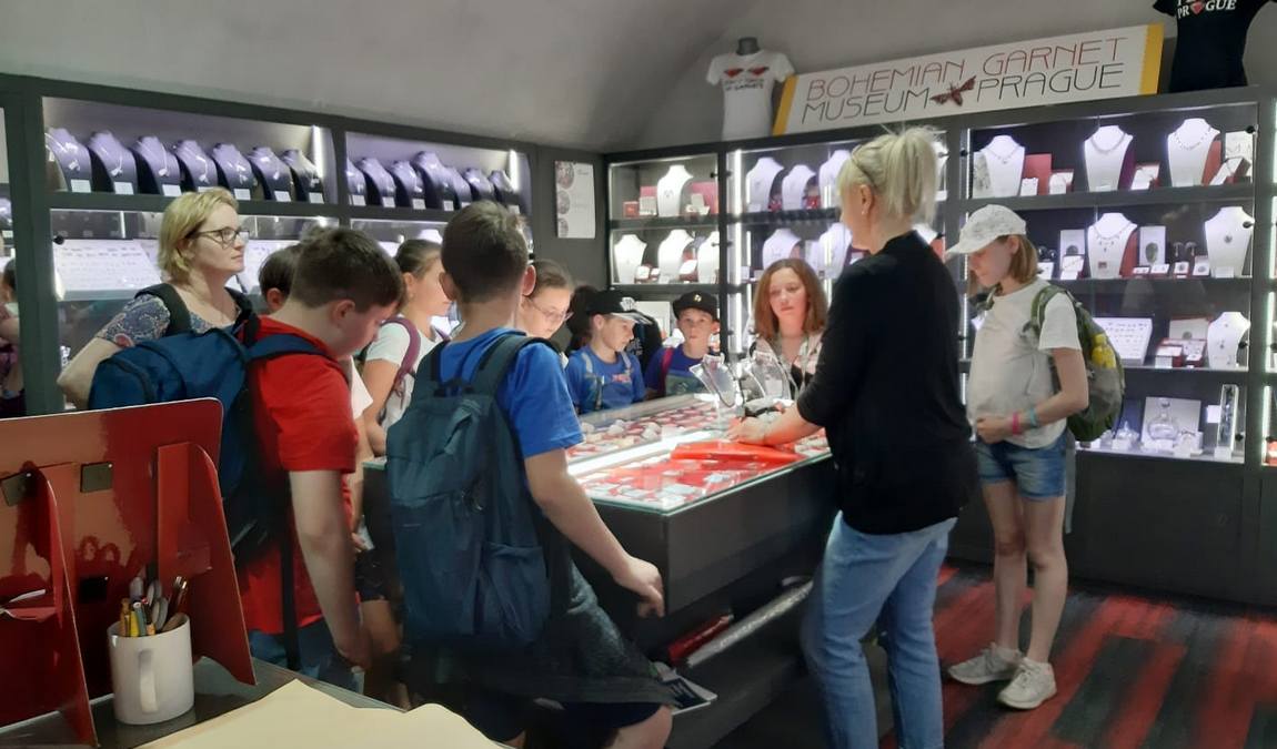 czech garnet museum photo 2