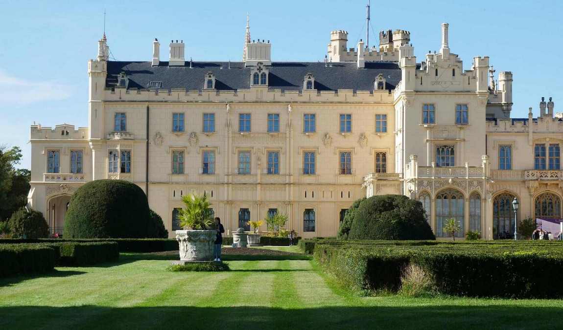 lednice castle photo 13