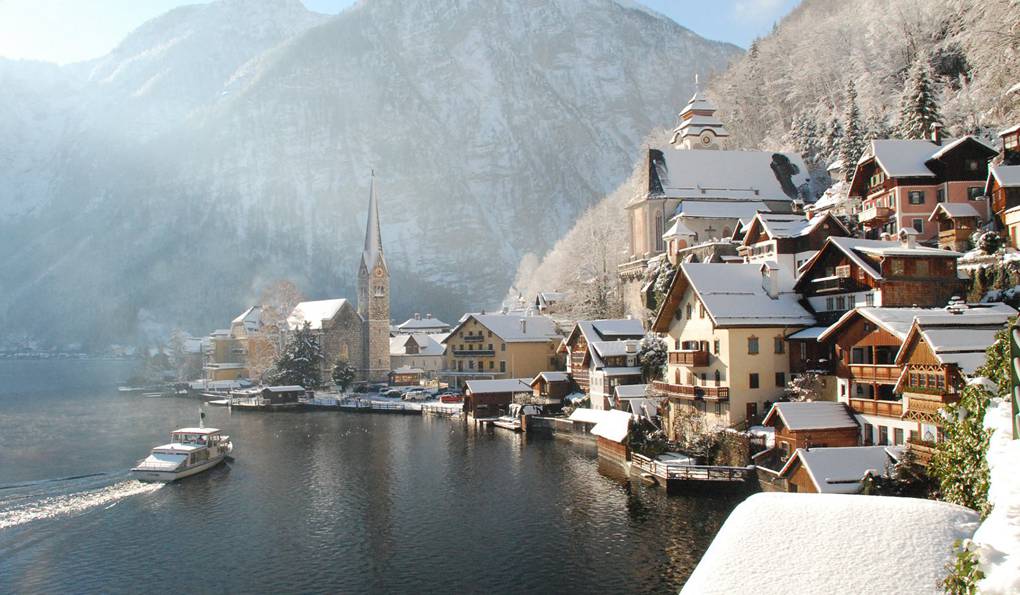 Hallstatt Lake photo 1