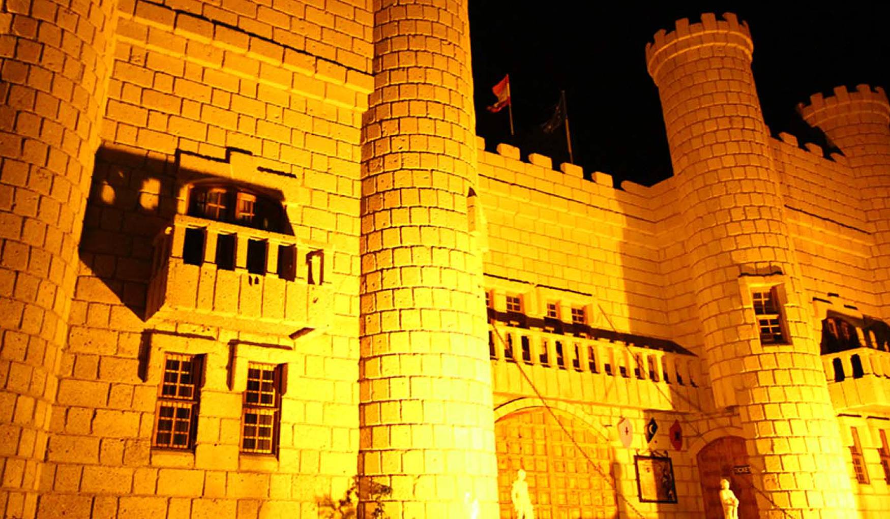 Medieval show at San Miguel Castle photo 1