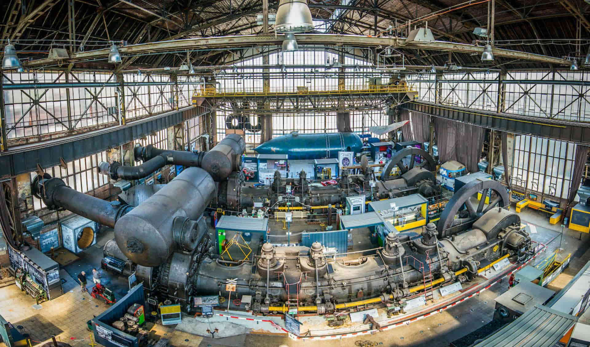 The small world of technology U6